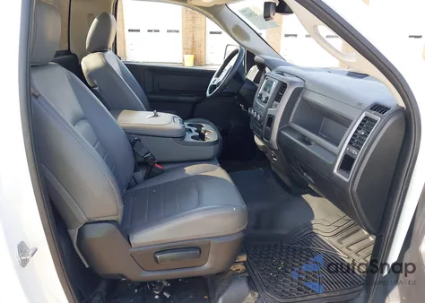 2018 Ram 1500 Tradesman 4X4 6'4 Box z USA, uszkodzony, nr VIN 3C6JR7AGXJG210530